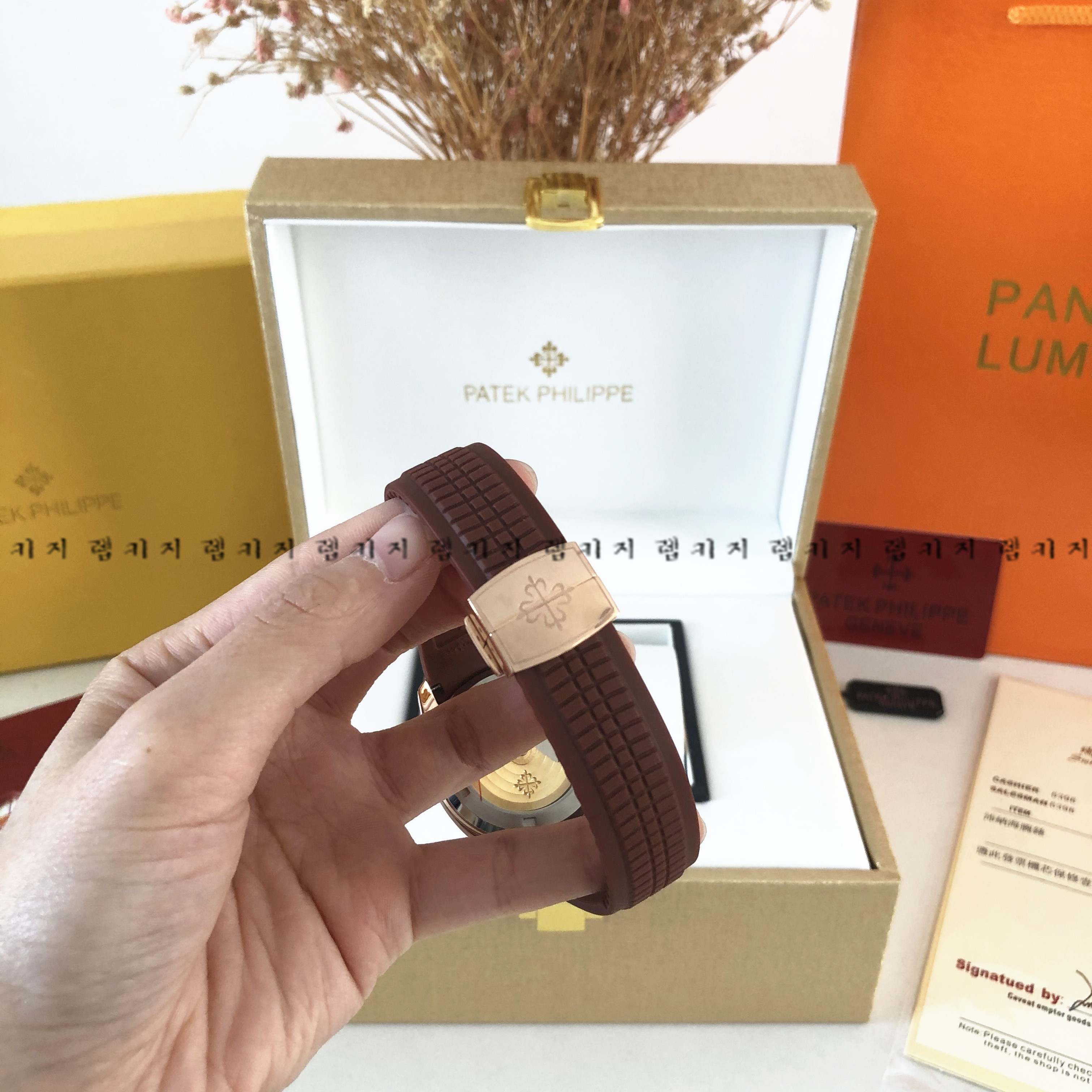 파텍필립 아쿠아넛 골드베젤 브라운 우레탄 러버밴드